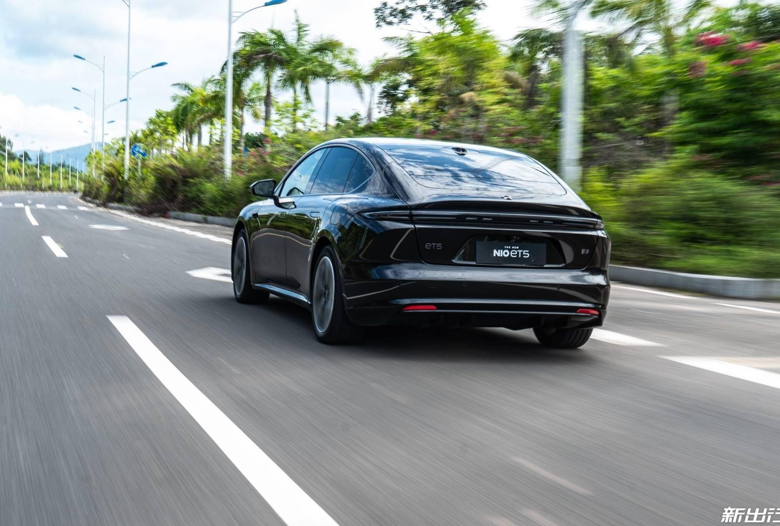 NIO ET5 2026 - exterior, rear 3q driving, China market