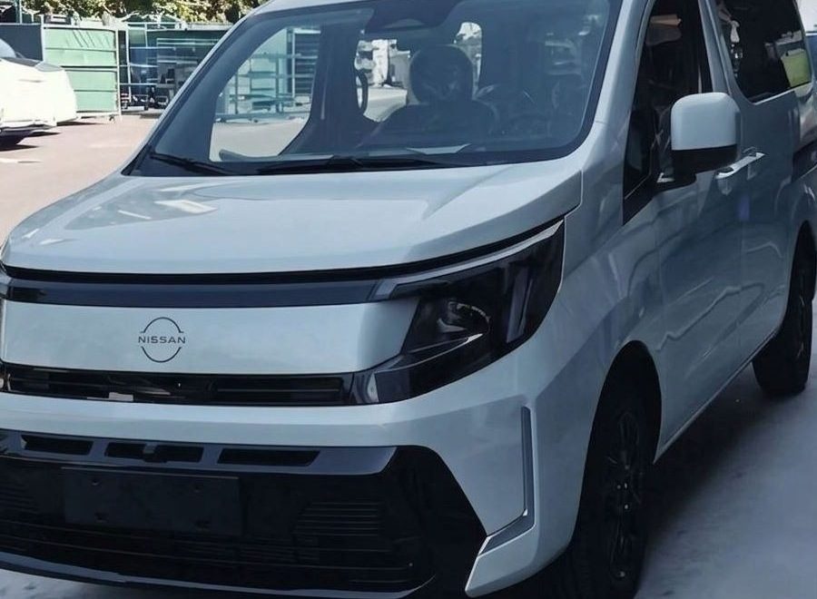 Nissan Zhengzhou Nissan NV200 PHEV 2026 - exterior, front body detail, China 2026 prelaunch market