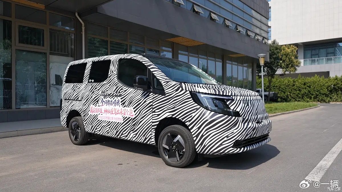 Nissan Zhengzhou Nissan NV200 PHEV 2026 - exterior, front side camouflaged, china_watchlist market