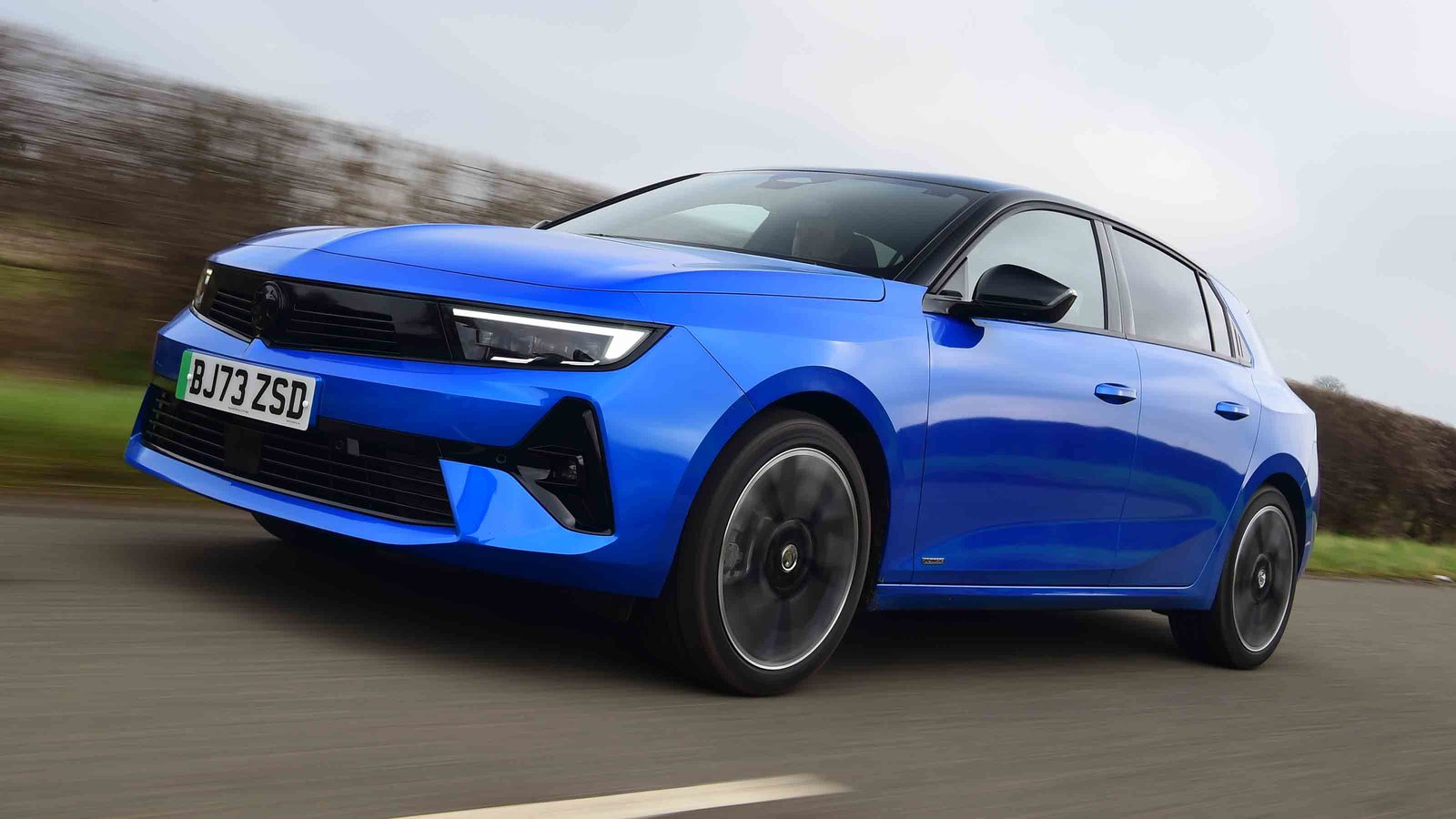 Opel / Vauxhall Astra Electric 2023 - exterior, front 3q driving, Europe market