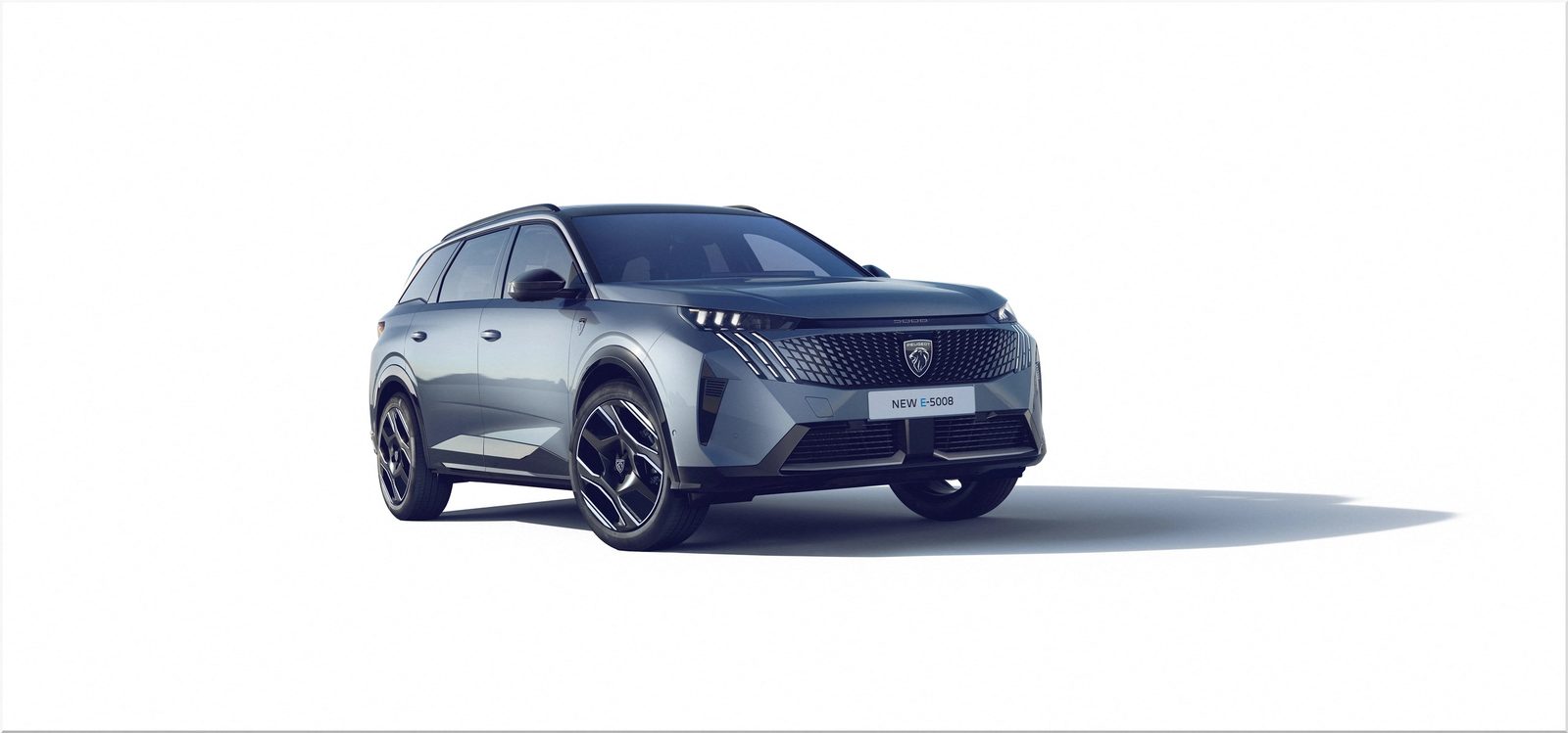 Peugeot E-5008 2024 — экстерьер, вид спереди 3/4, рынок internal_mvp