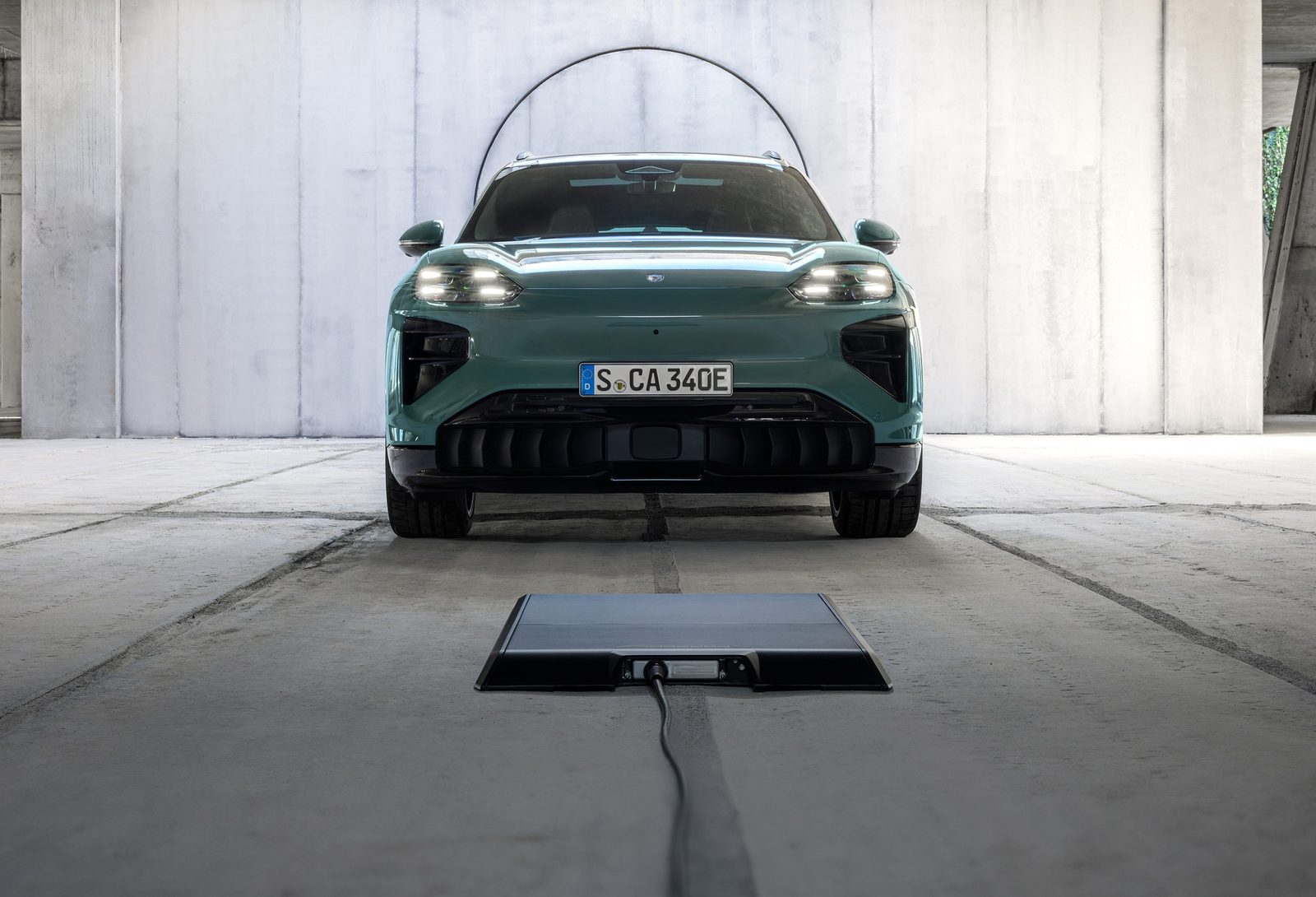 Porsche Cayenne Electric 2026 — экстерьер, front charging, рынок US