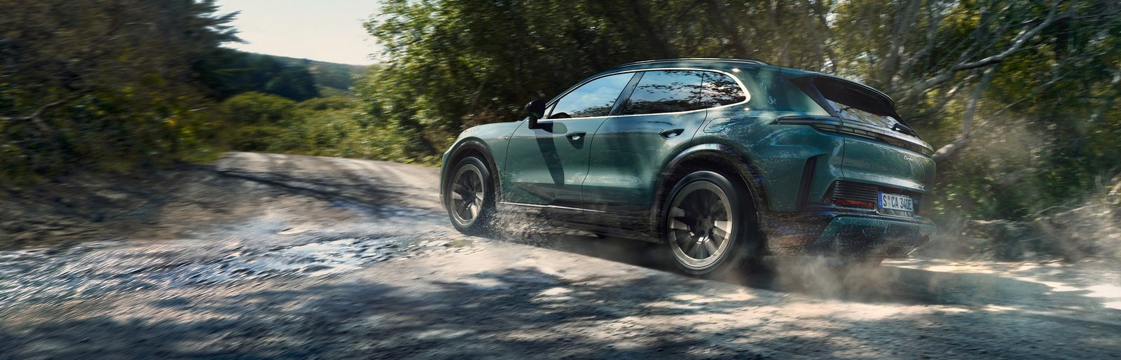 Porsche Cayenne Electric 2026 — экстерьер, offroad side motion, рынок US