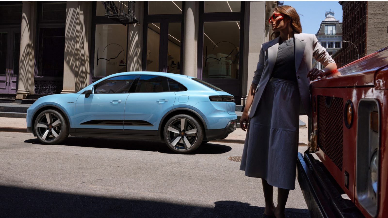 Porsche Macan Electric 2024 — главное фото модели, экстерьер, вид сбоку, рынок US