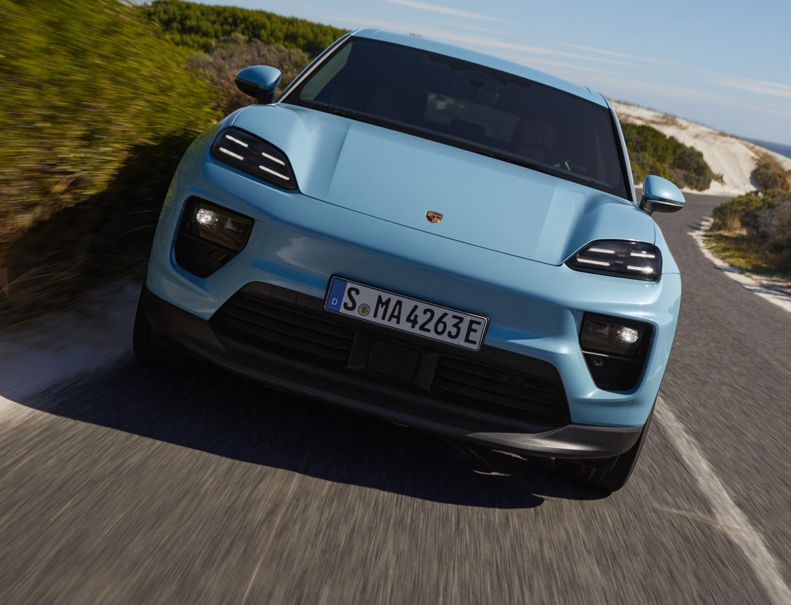 Porsche Macan Electric 2024 — экстерьер, вид спереди 3/4, рынок US
