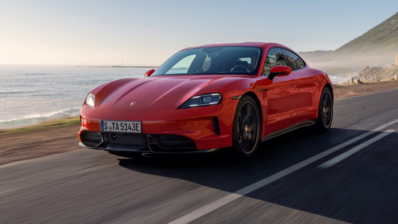 Porsche Taycan 2020 — главное фото модели, экстерьер, front 3q motion, рынок US