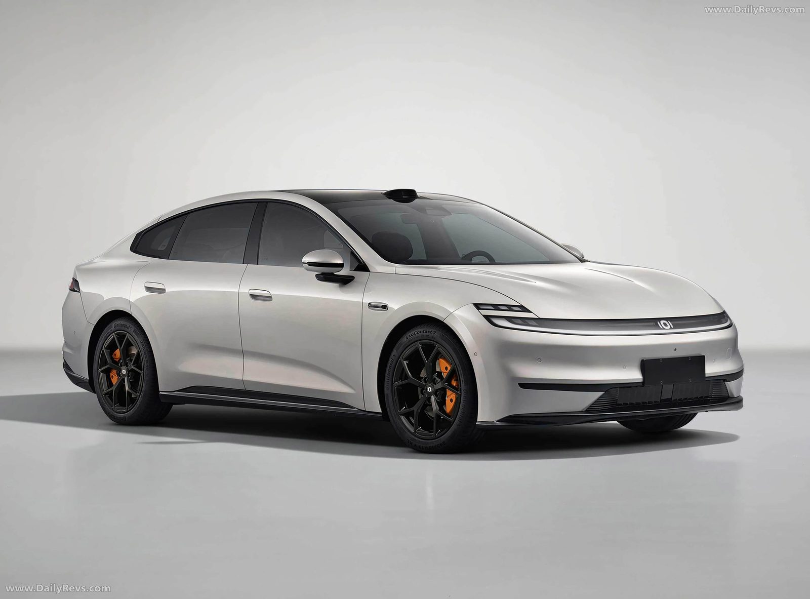 Qiyuan A06 EV 2025 — главное фото модели, экстерьер, вид спереди 3/4, рынок internal_mvp
