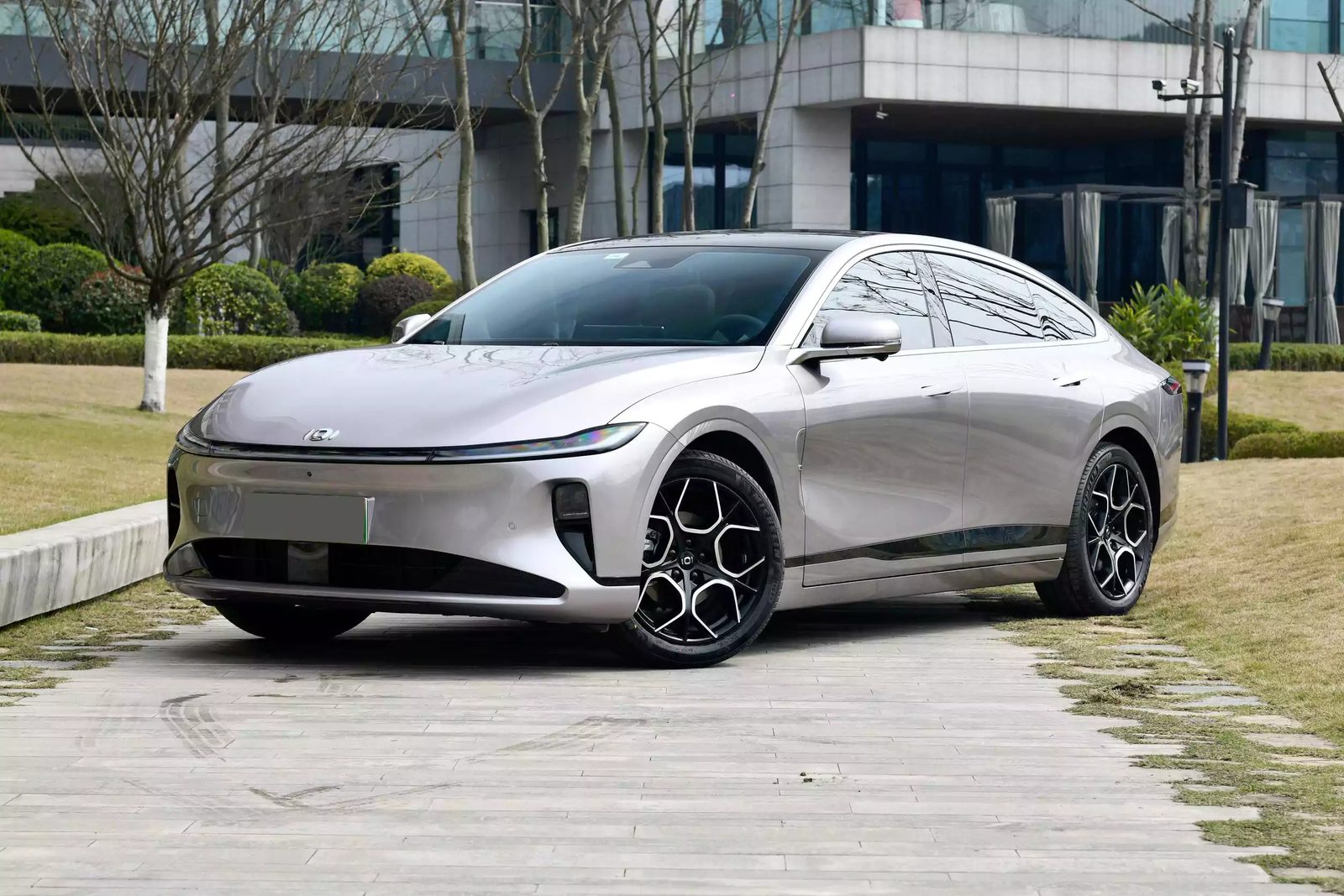 Qiyuan A07 EREV 2025 — главное фото модели, экстерьер, вид спереди 3/4, рынок internal_mvp