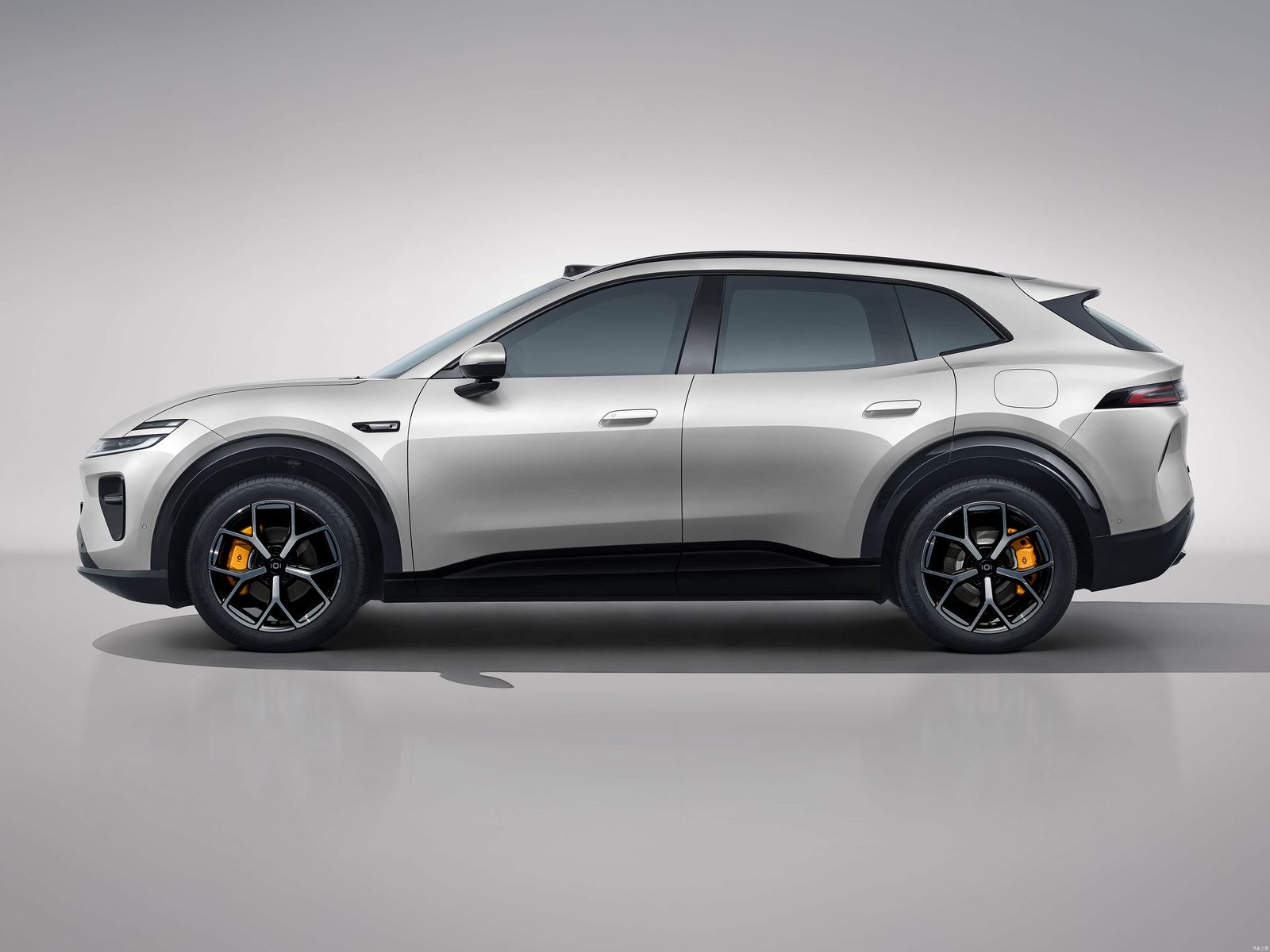 Qiyuan Q06 EV / EREV 2026 - exterior, side profile studio, China market