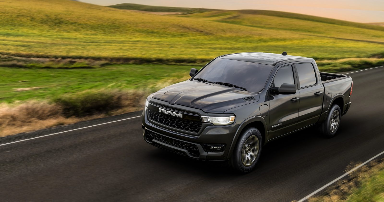 Ram 1500 Ramcharger 2025 - exterior, front three-quarter view, US / global reference market
