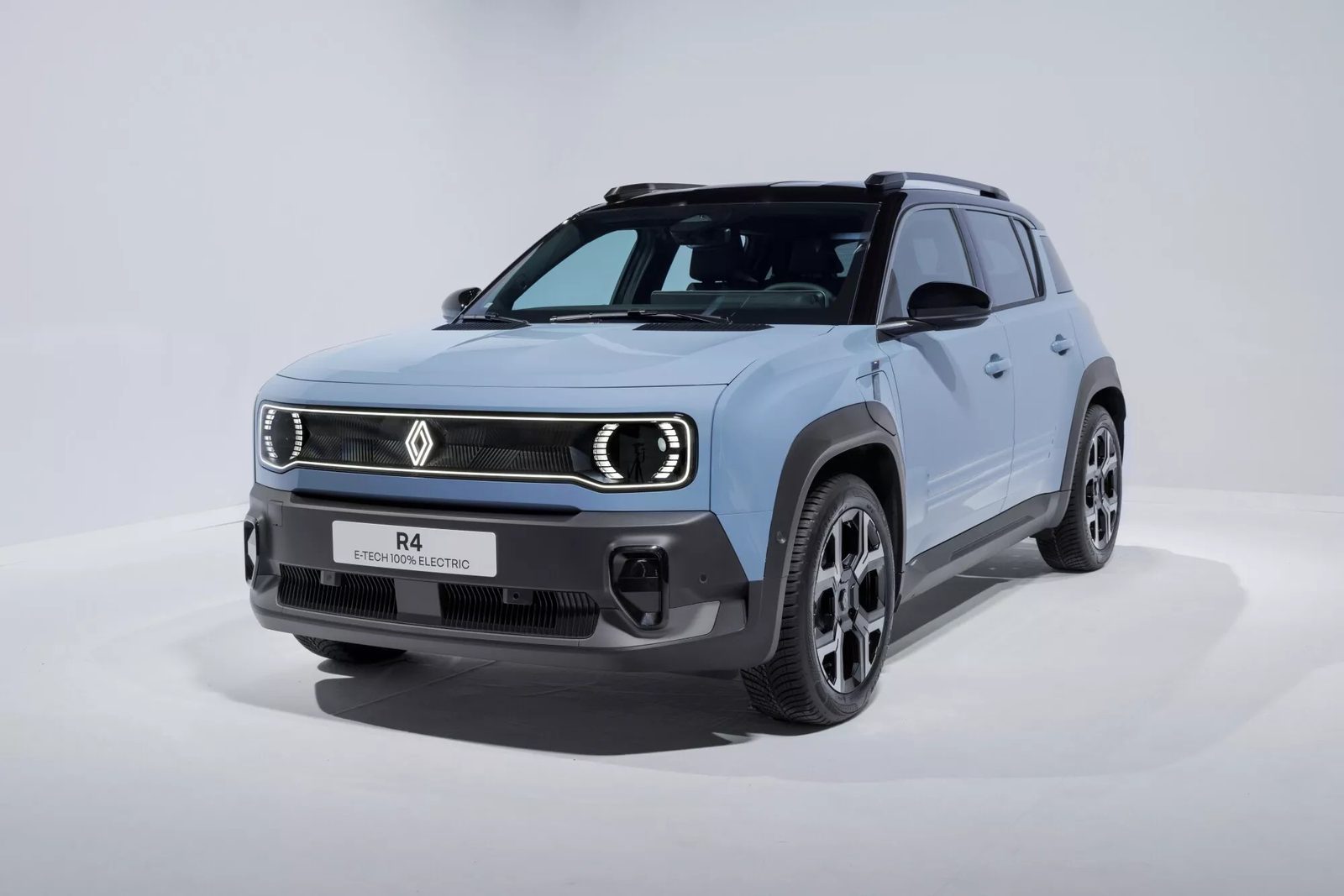 Renault 4 E-Tech Electric 2025 - main model photo, exterior, front 3q studio, europe_reference market