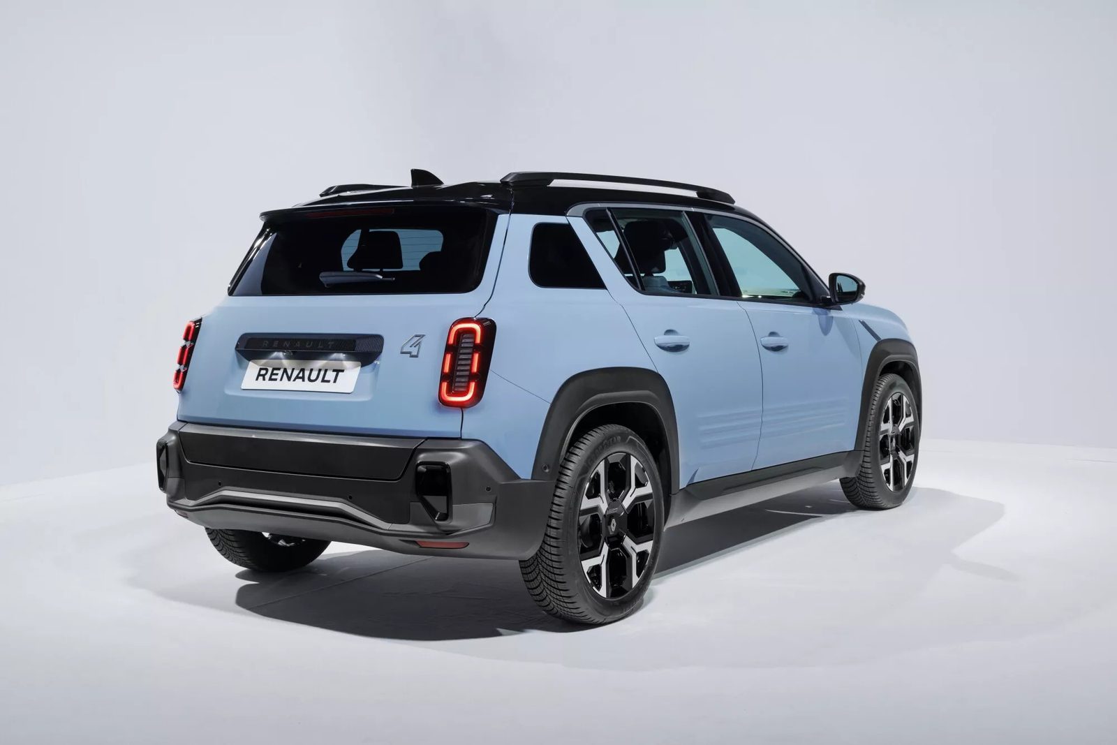 Renault 4 E-Tech Electric 2025 - exterior, rear 3q studio, europe_reference market