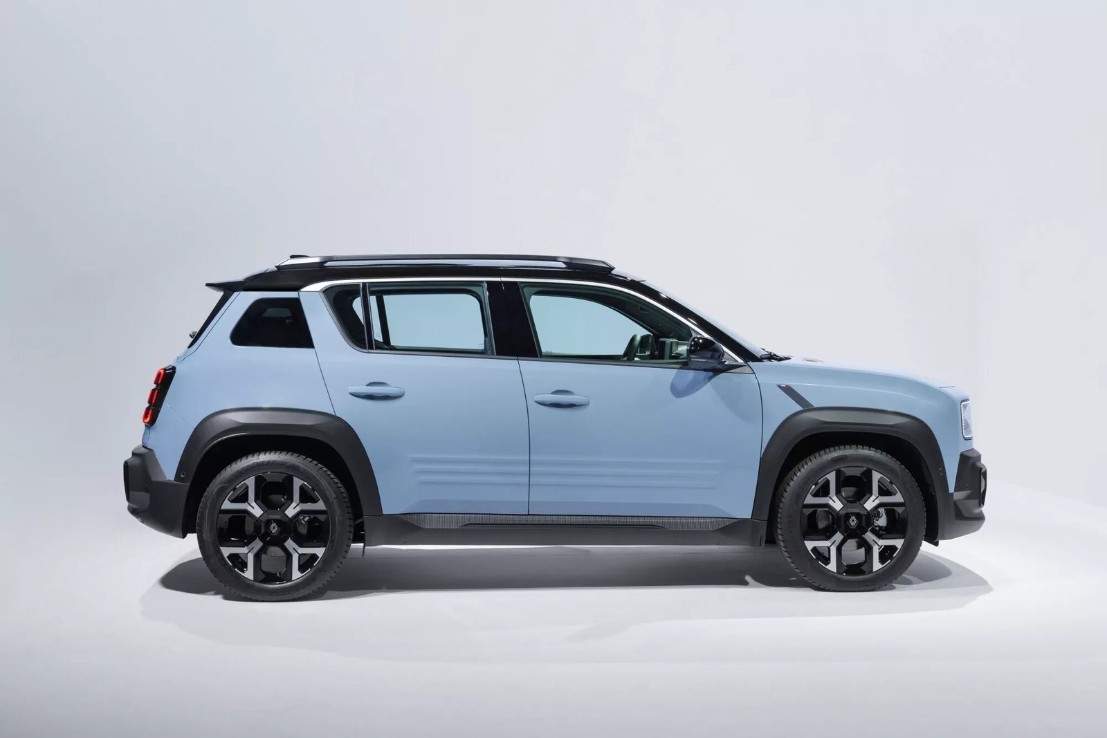 Renault 4 E-Tech Electric 2025 - exterior, side studio, europe_reference market