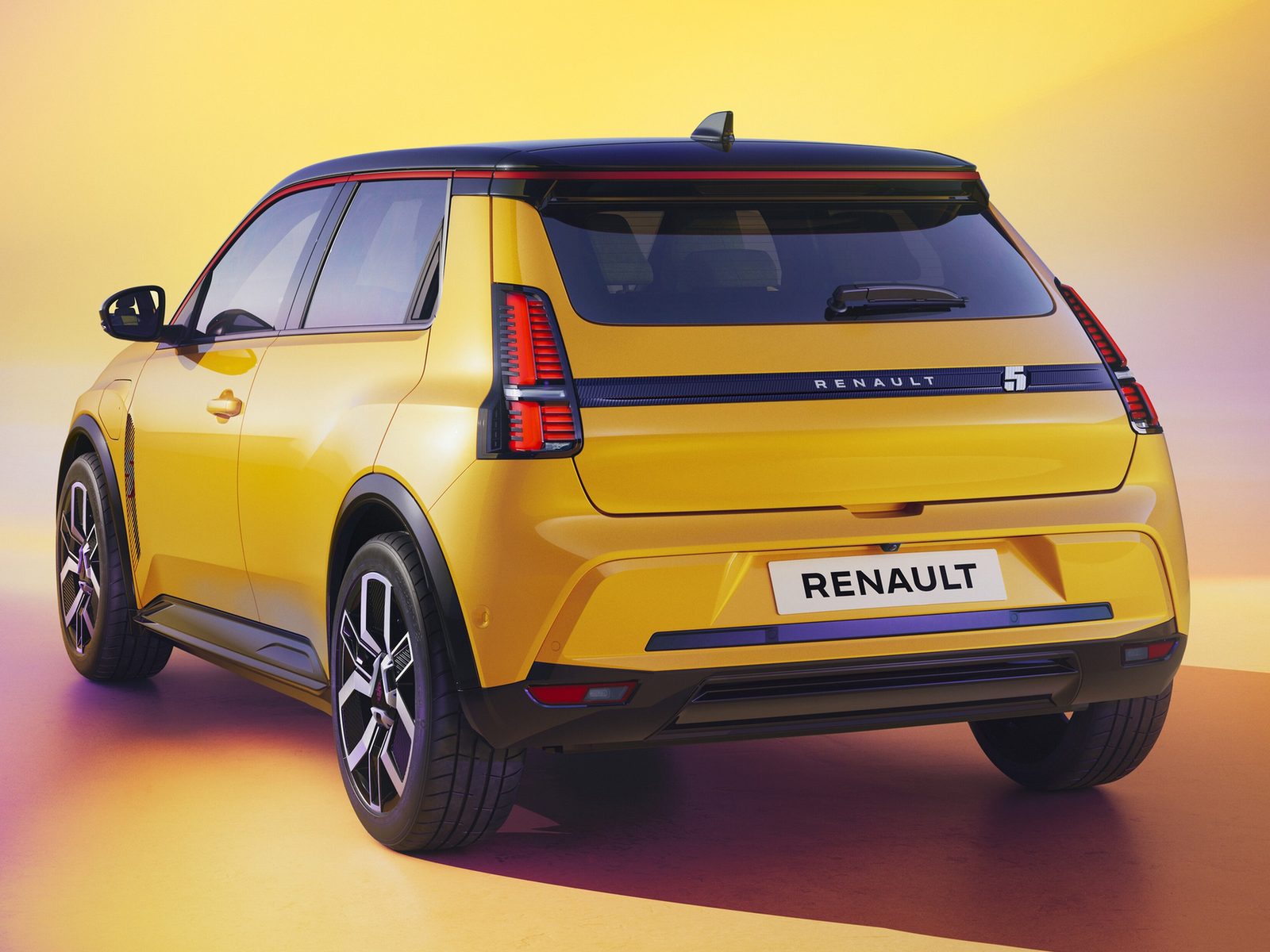 Renault 5 E-Tech Electric 2024 — экстерьер, вид сбоку, рынок internal_mvp