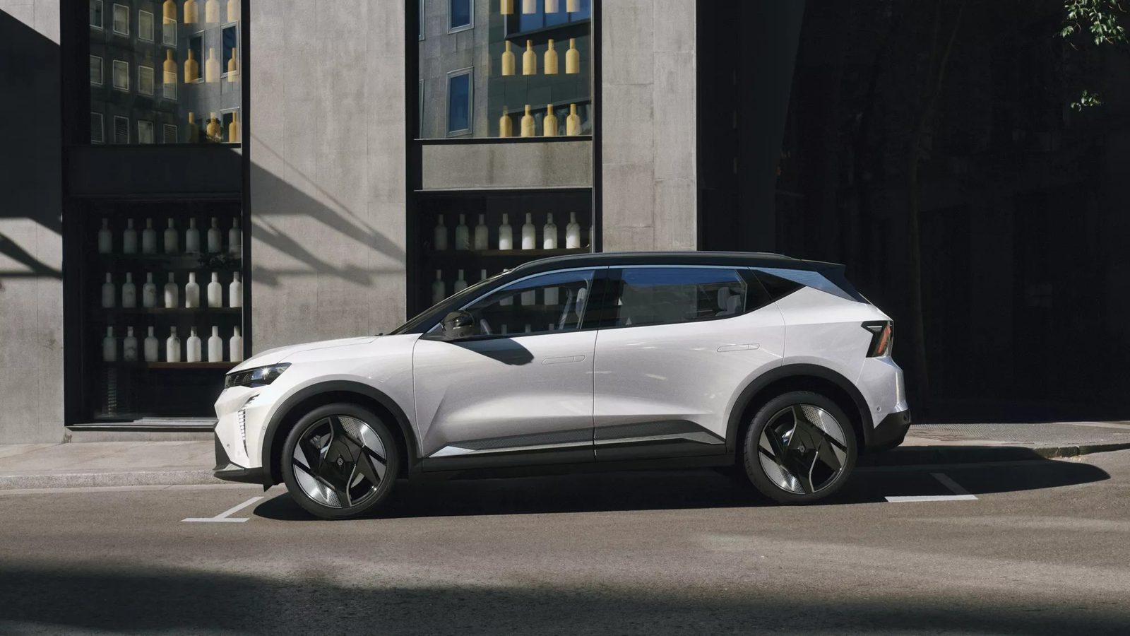 Renault Scenic E-Tech Electric 2024 - main model photo, exterior, side city, europe_reference market