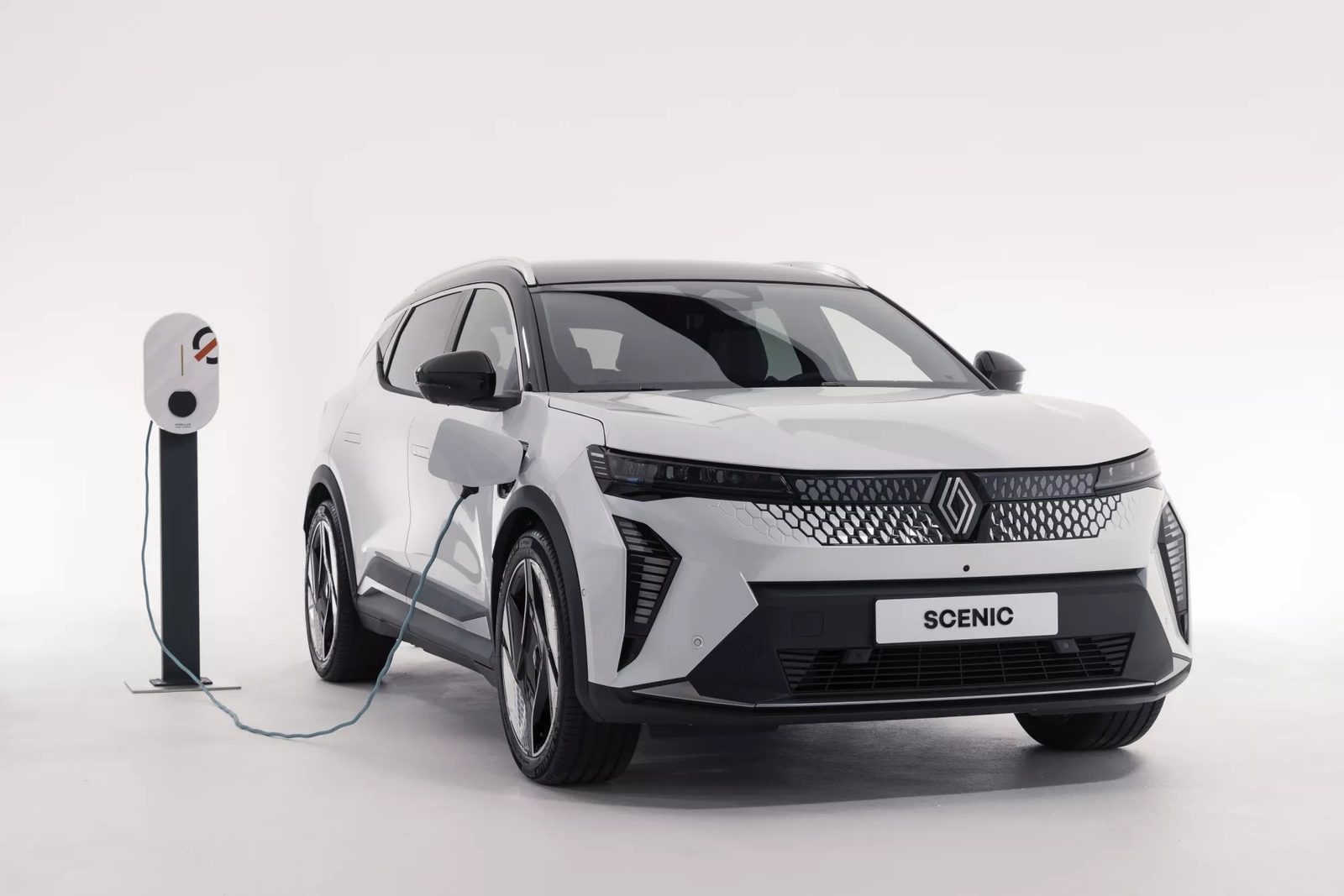 Renault Scenic E-Tech Electric 2024 - exterior, charging studio, europe_reference market