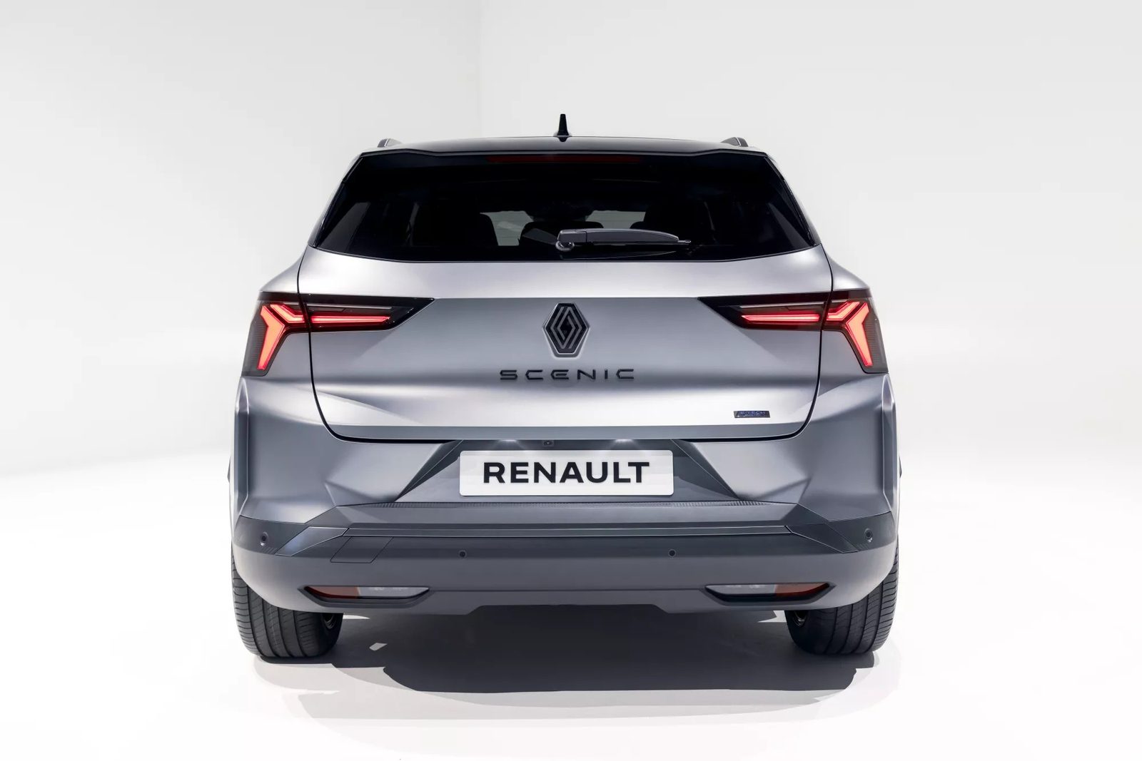 Renault Scenic E-Tech Electric 2024 - exterior, rear 3q studio, europe_reference market