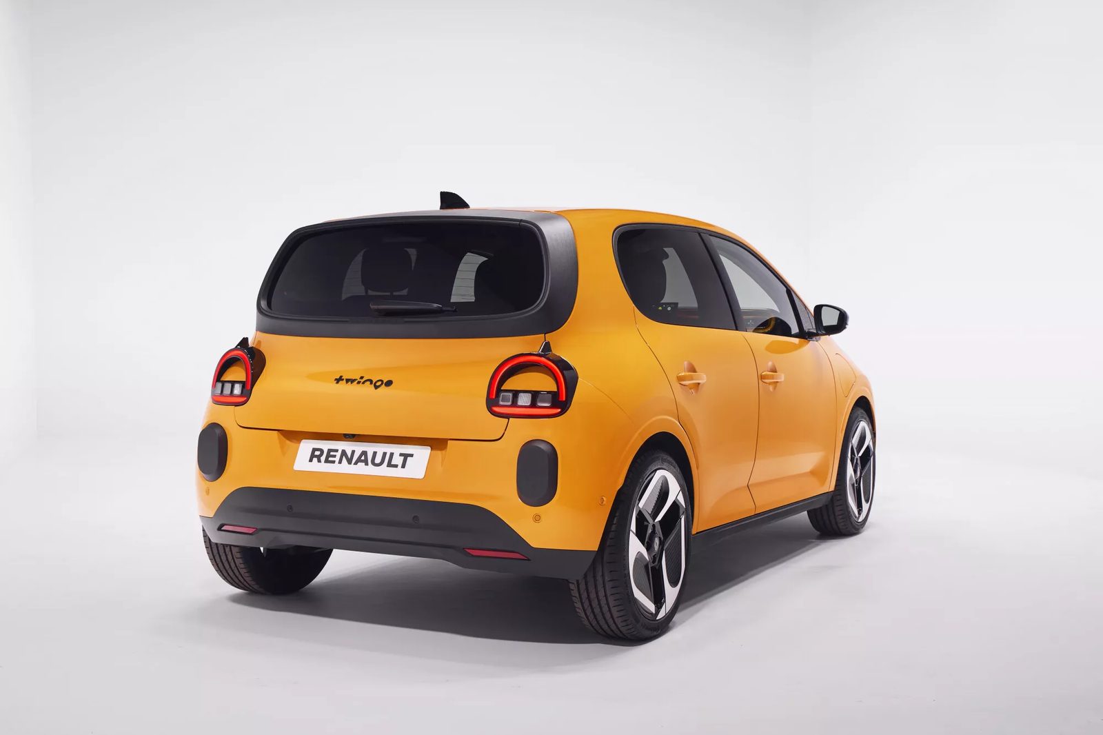 Renault Twingo E-Tech Electric 2026 - exterior, rear 3q yellow studio, Europe market