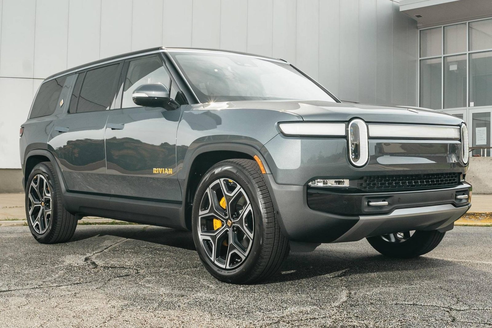 Rivian R1S (2027) - exterior, front three-quarter view, USA market