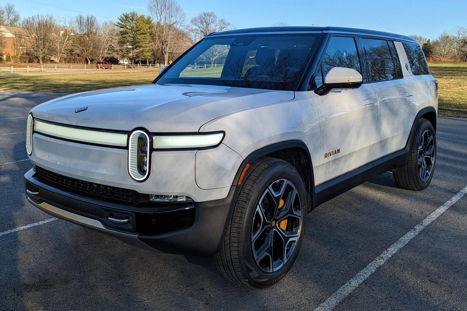 Rivian R1S (2027) - exterior, front three-quarter view, USA market