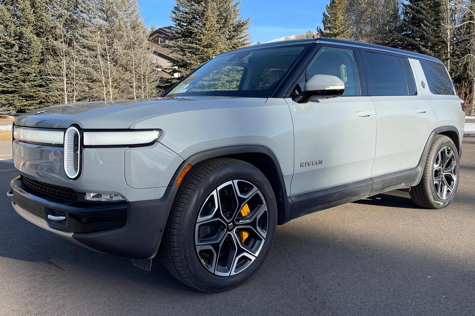 Rivian R1S (2027) - exterior, front three-quarter view, USA market