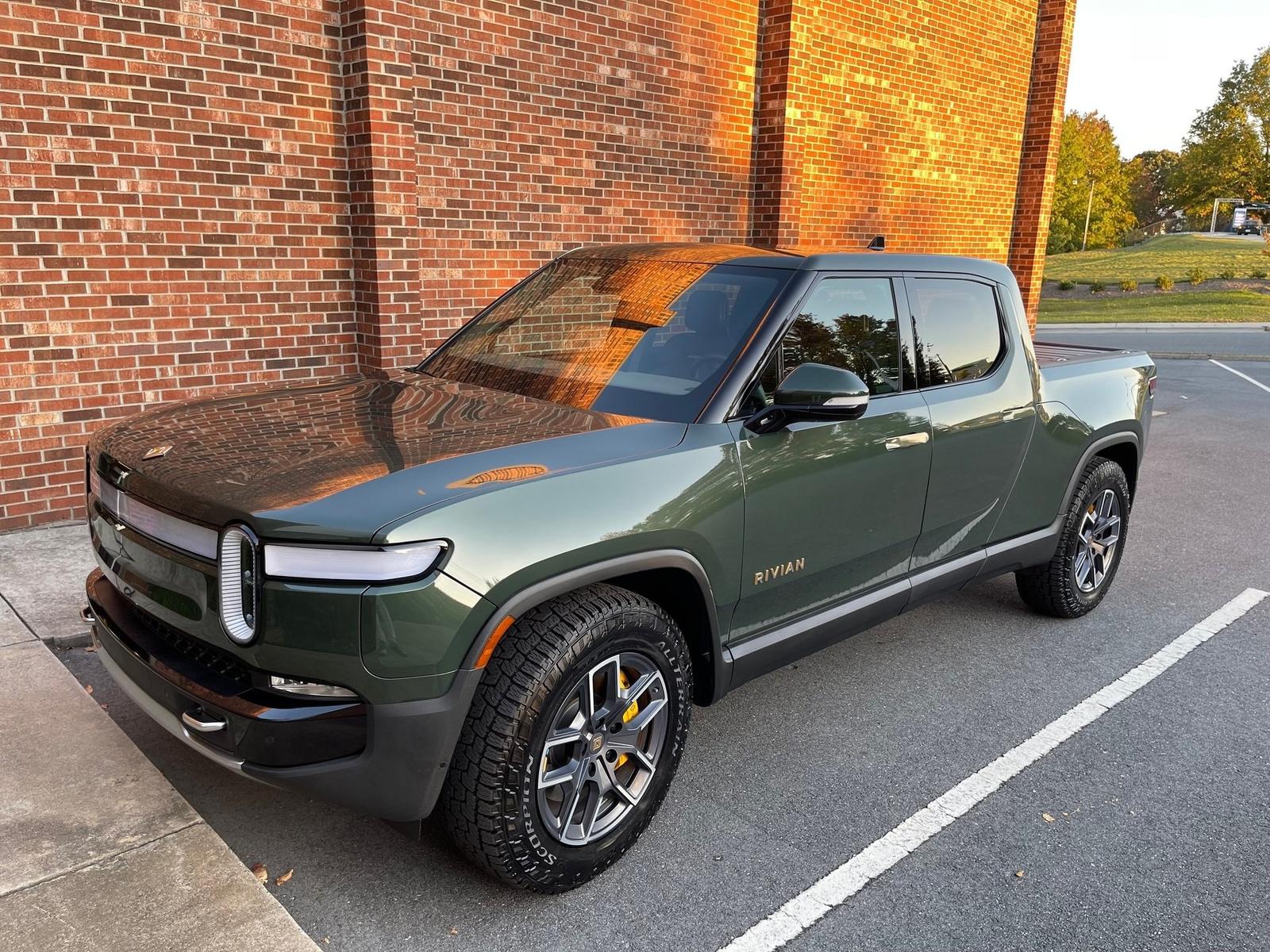 Rivian R1T (2027) - exterior, front three-quarter view, USA market