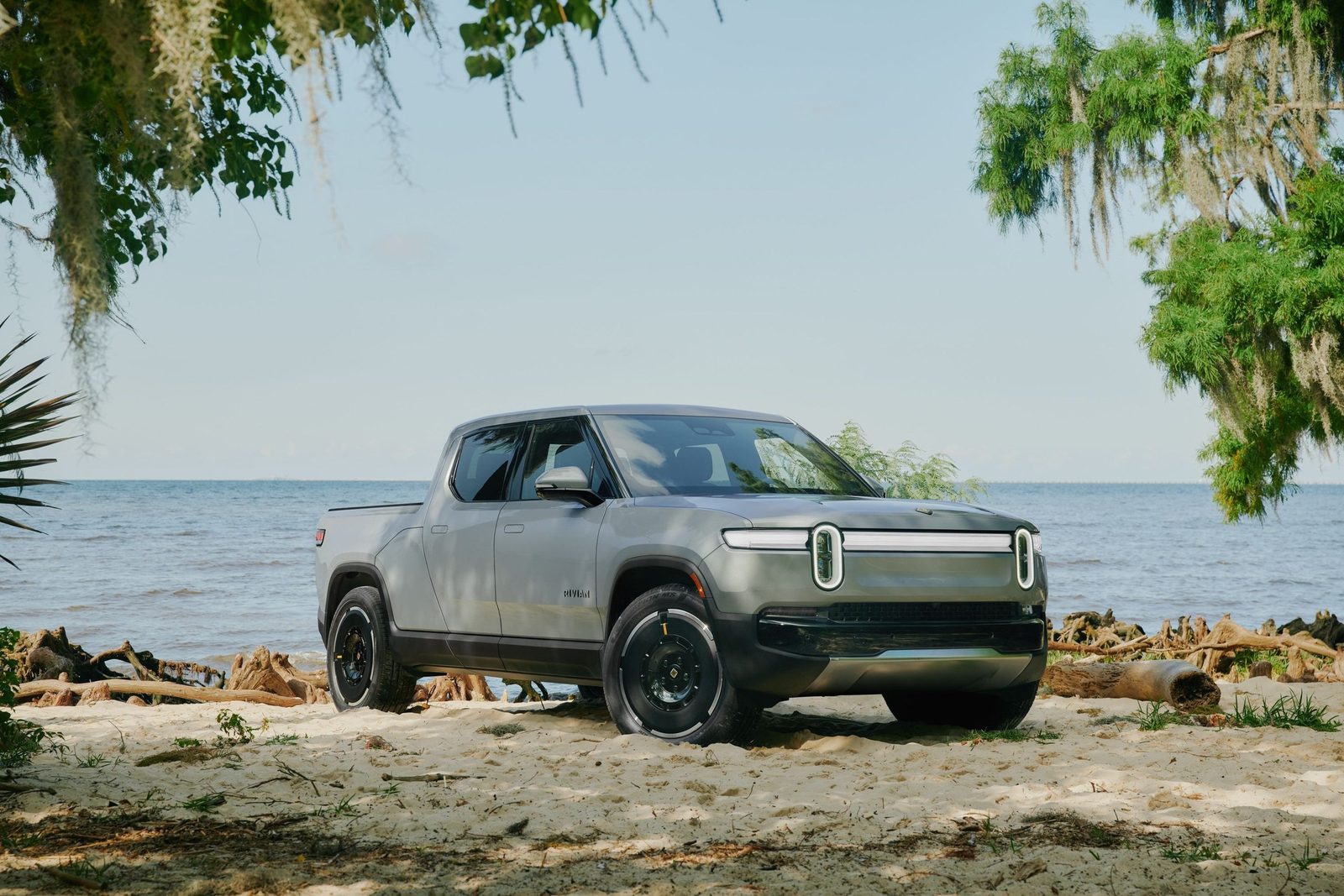 Rivian R1T (2027) - exterior, front three-quarter view, USA market