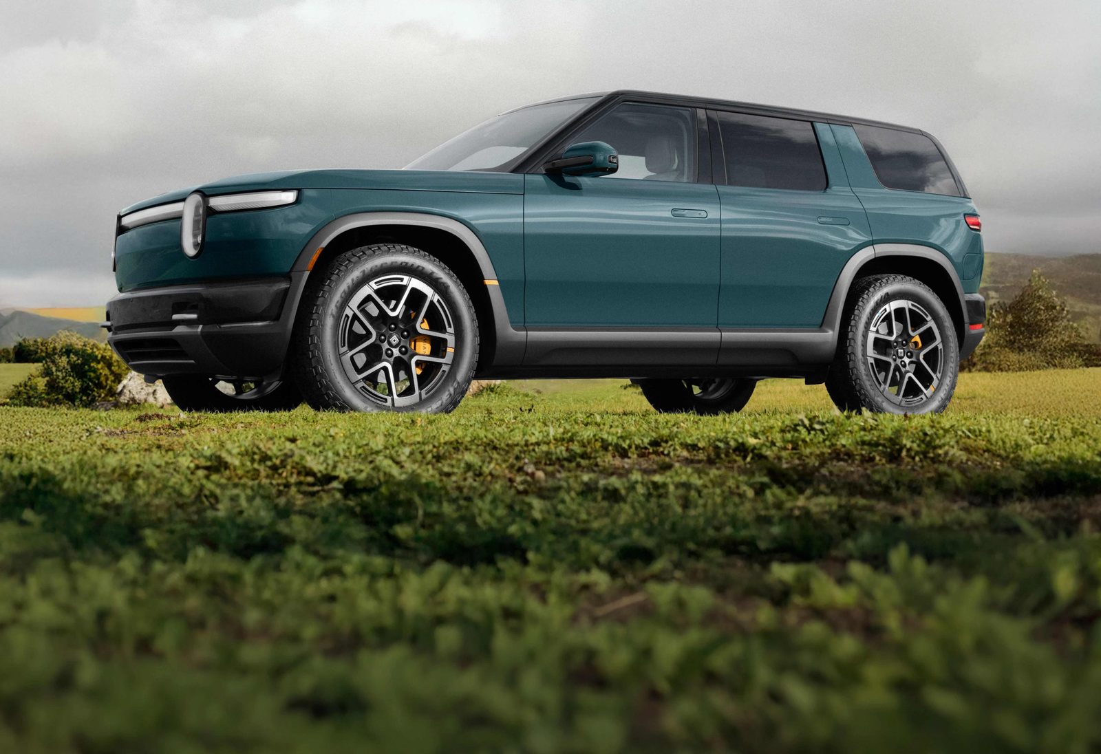 Rivian R2 - model photo