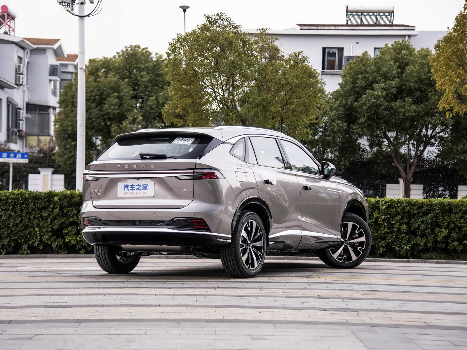 Roewe D5X DMH 2024 - exterior, rear three-quarter view, China market