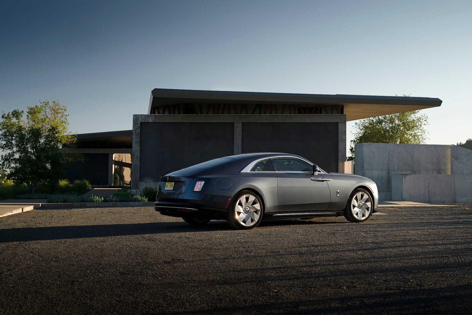 Rolls-Royce Spectre 2026 - exterior, side profile static, Global reference market