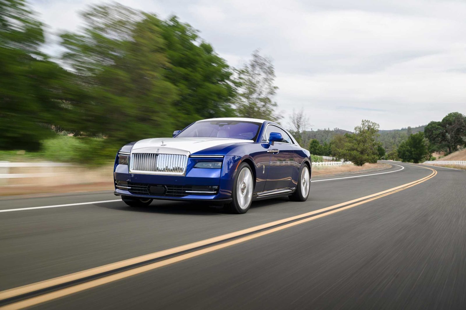 Rolls-Royce Spectre 2026 - exterior, front three quarter motion, Global reference market