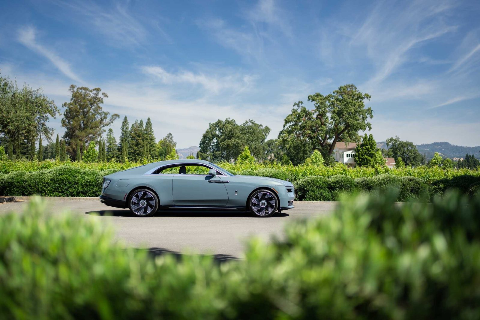 Rolls-Royce Spectre 2026 - exterior, side profile road, Global reference market