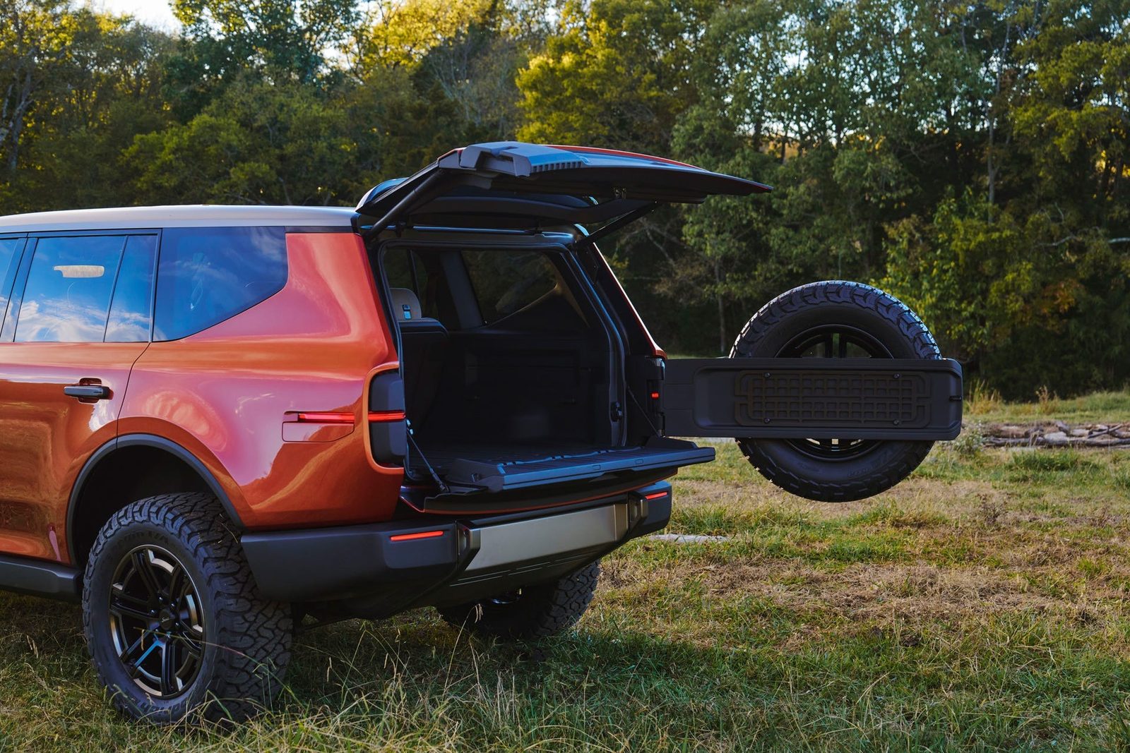 Scout Motors Traveler 2027 - exterior, rear open tailgate, us_reference market