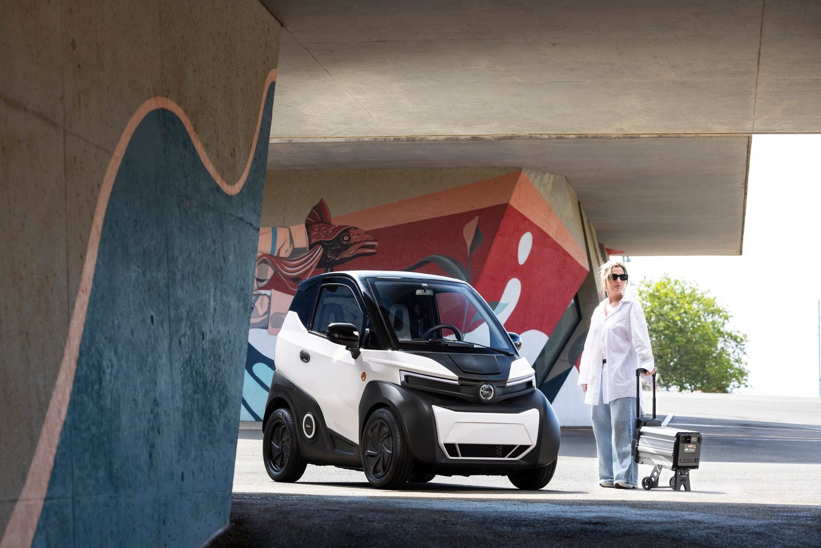 Silence S04 2022 - exterior, battery swap context, Europe official 2025 press media market