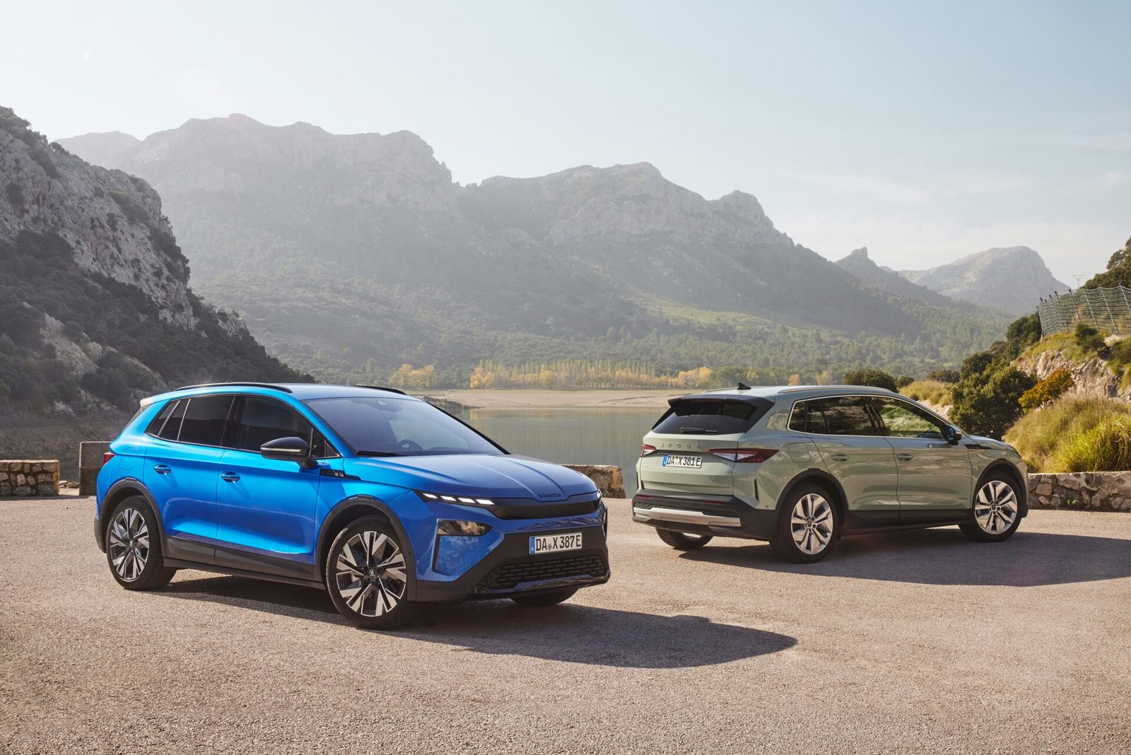 Škoda Elroq 2025 - exterior, front 3q blue, Europe / EV Query only market