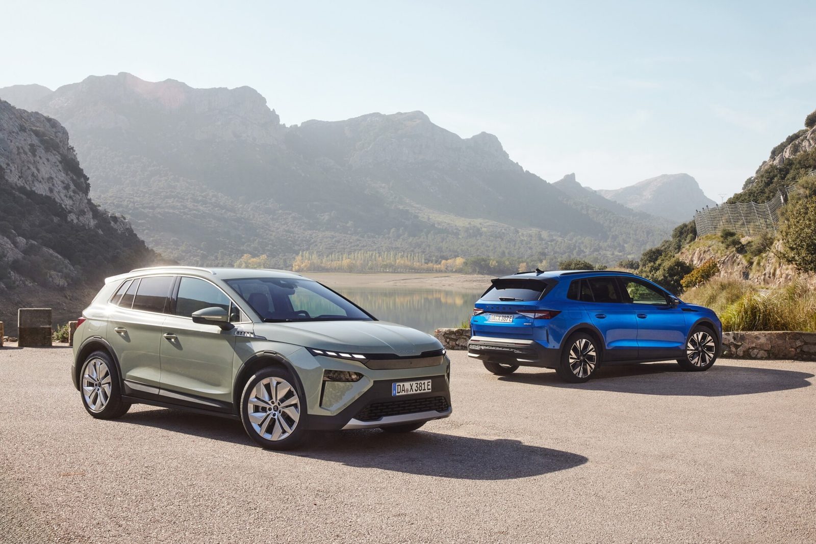 Škoda Elroq 2025 - exterior, front 3q pair, Europe / EV Query only market