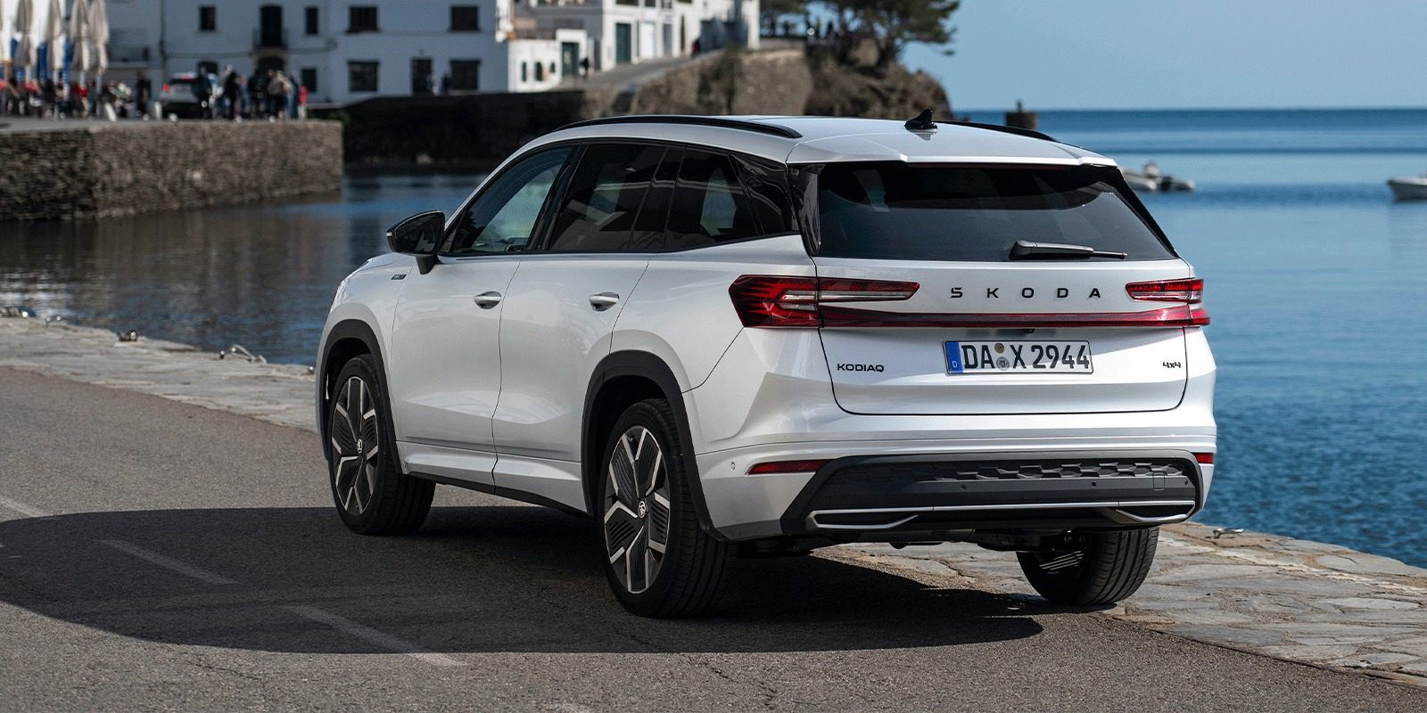 Škoda Kodiaq iV 2024 - exterior, rear 3q family, Europe / EV Query only market