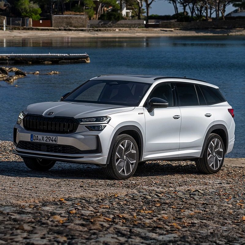 Škoda Kodiaq iV 2024 - exterior, front 3q white, Europe / EV Query only market