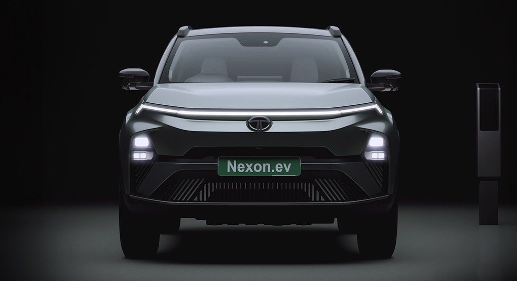 Tata Nexon.ev 2023 - exterior, front view charging, India / EV Query only market