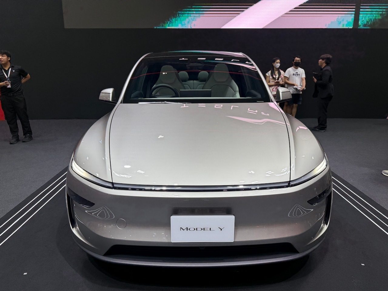 Tesla Model Y L US 2026 - exterior, front view, United States / China exact body reference market
