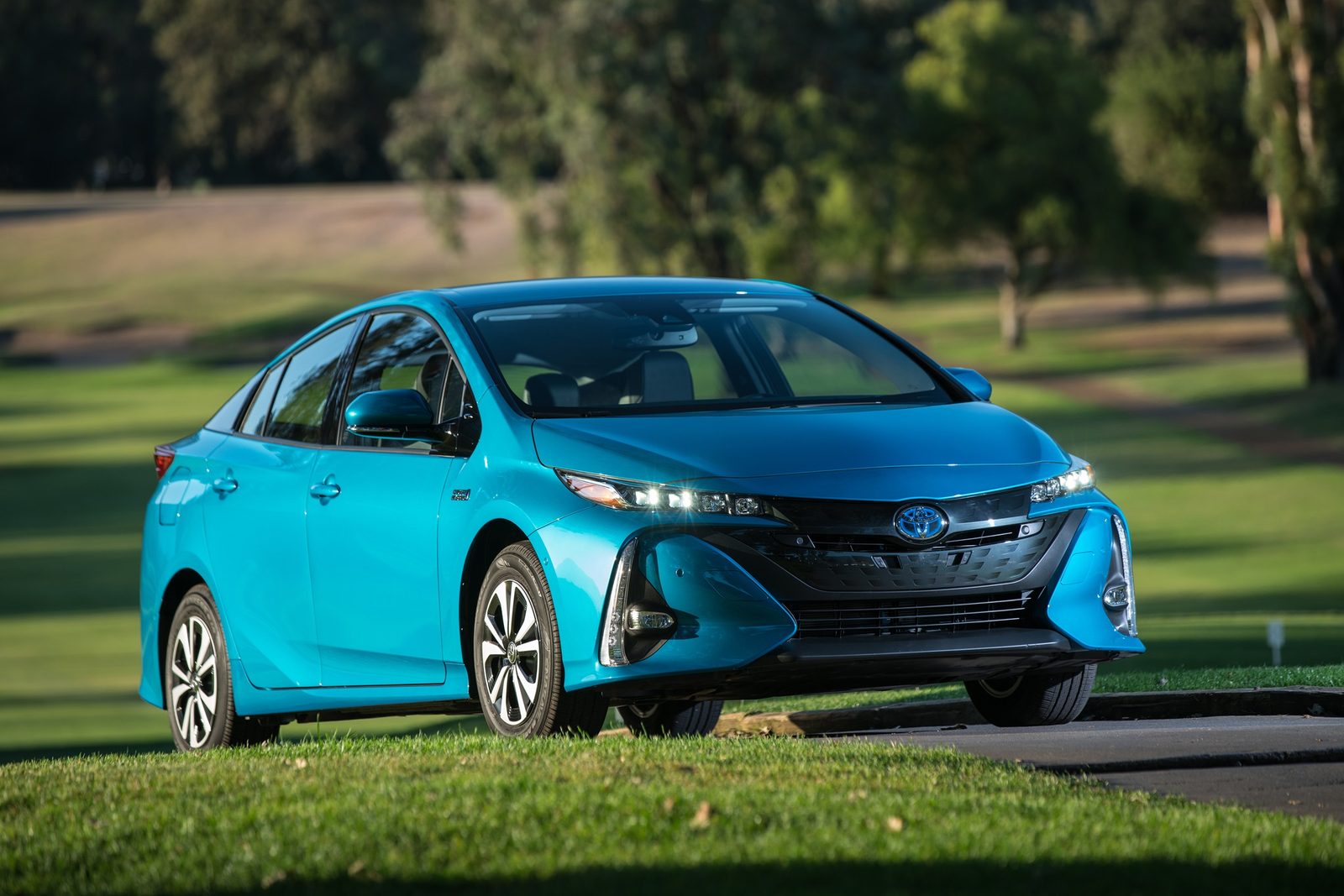 Toyota Prius Prime / PHV Fourth Generation 2016 - exterior, gallery, United States historical generation reference market