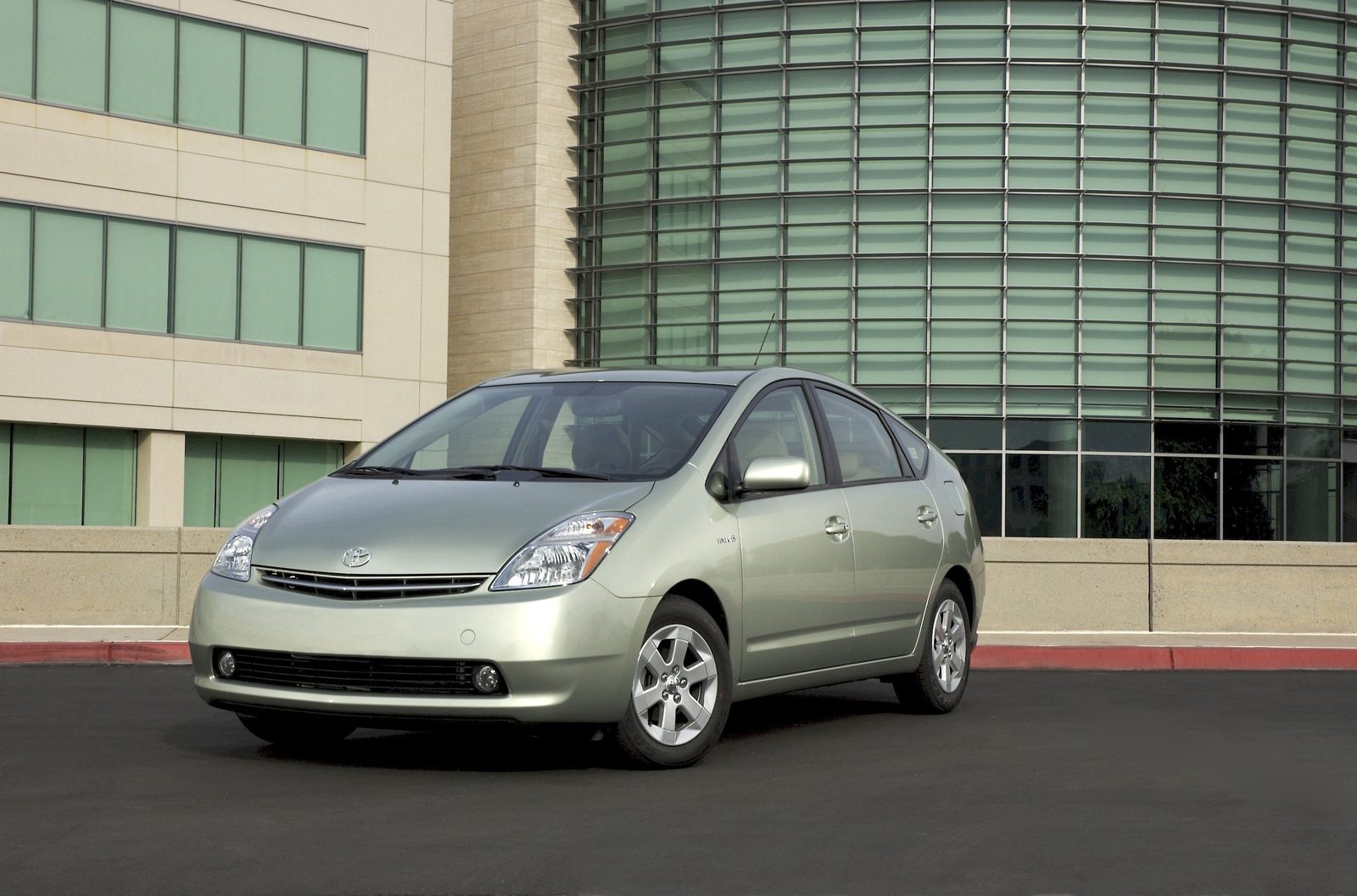 Toyota Prius Second Generation 2003 - main model photo, exterior, front three-quarter view, United States historical generation reference market