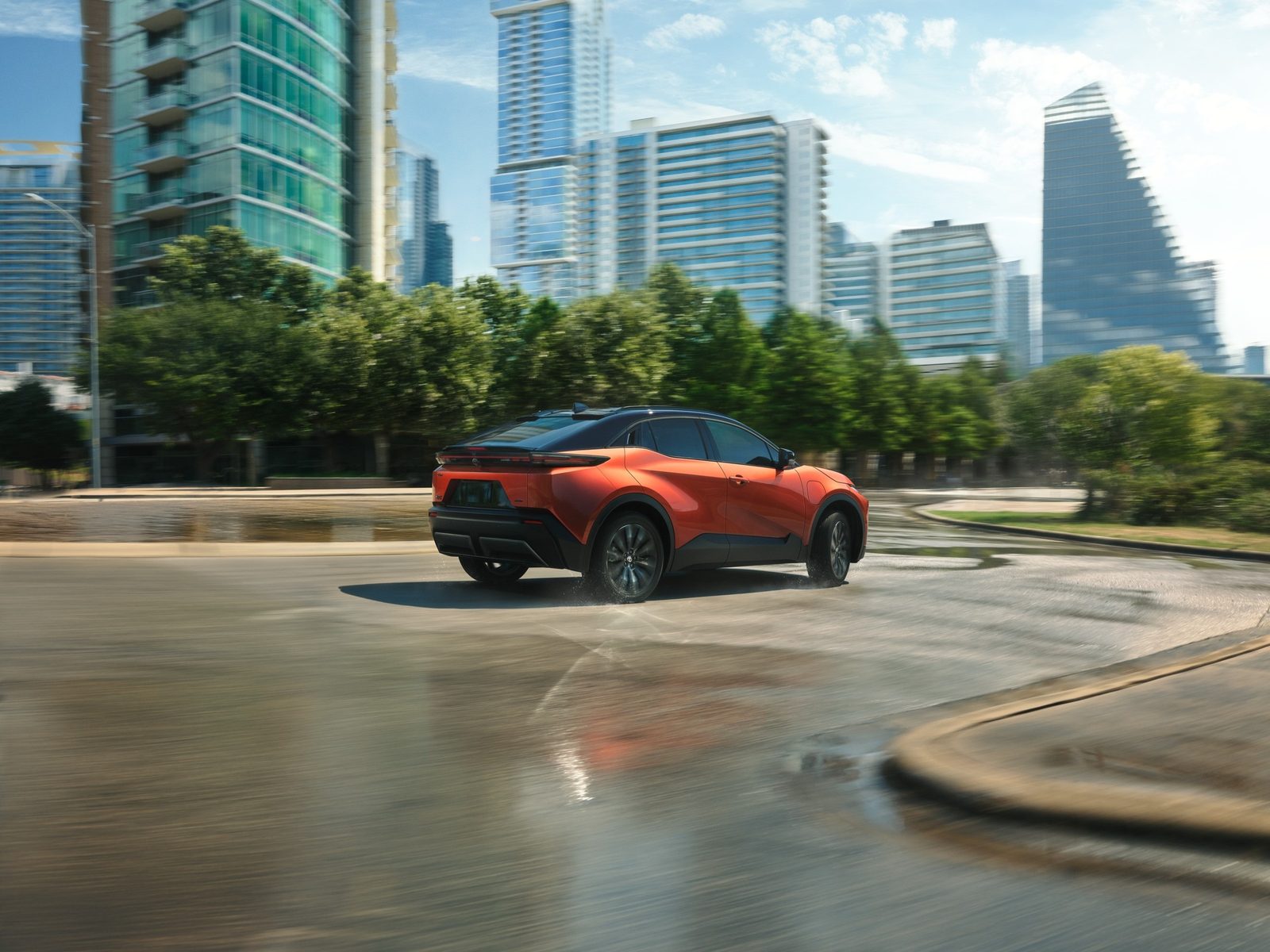 Toyota C-HR EV 2026 — экстерьер, side profile city, рынок US / EU reference