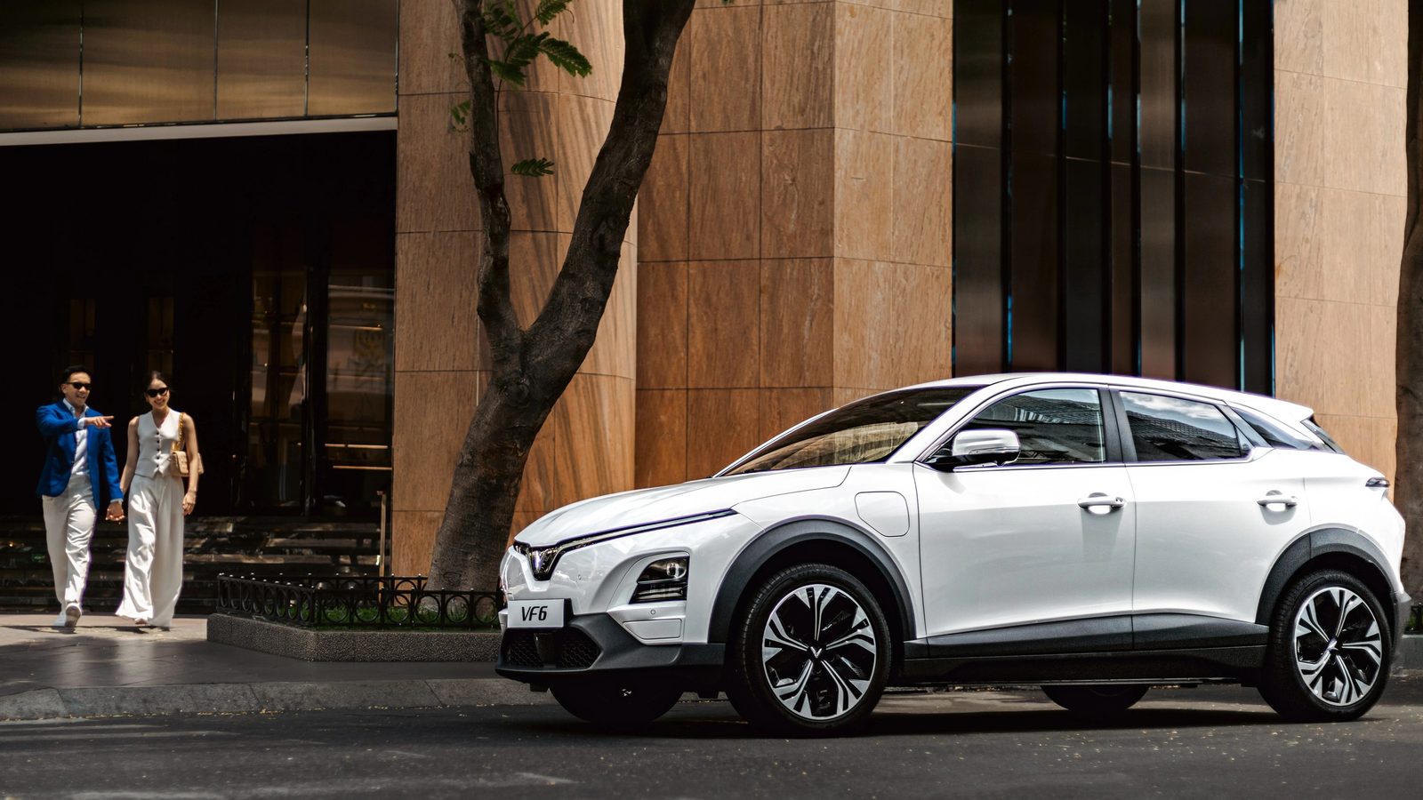 VinFast VF 6 2023 - exterior, side profile lifestyle, Philippines / global reference market