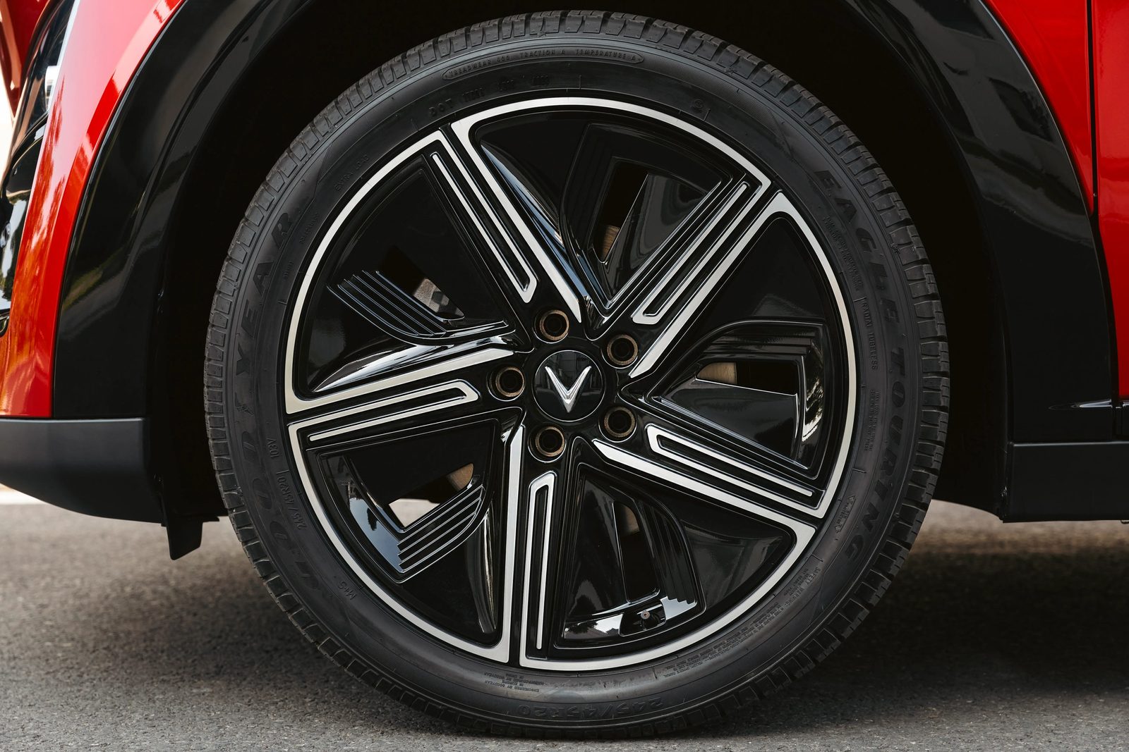 VinFast VF 7 2023 - exterior, wheel detail, Philippines / global reference market