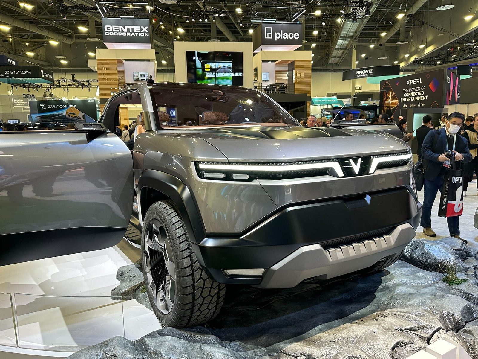 VinFast VF Wild Concept 2024 - exterior, front 3q show, concept / global reference market