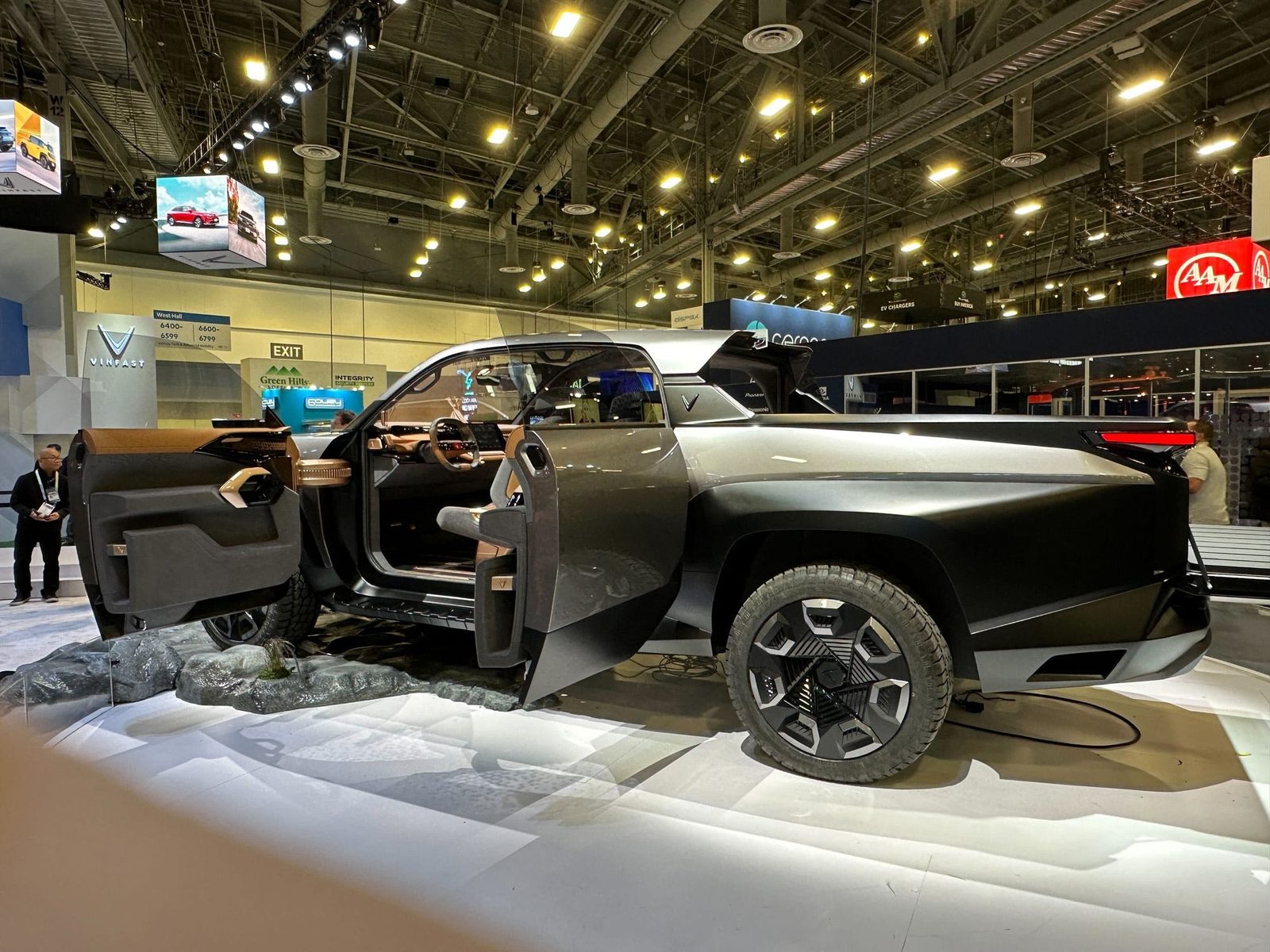 VinFast VF Wild Concept 2024 - exterior, side open, concept / global reference market