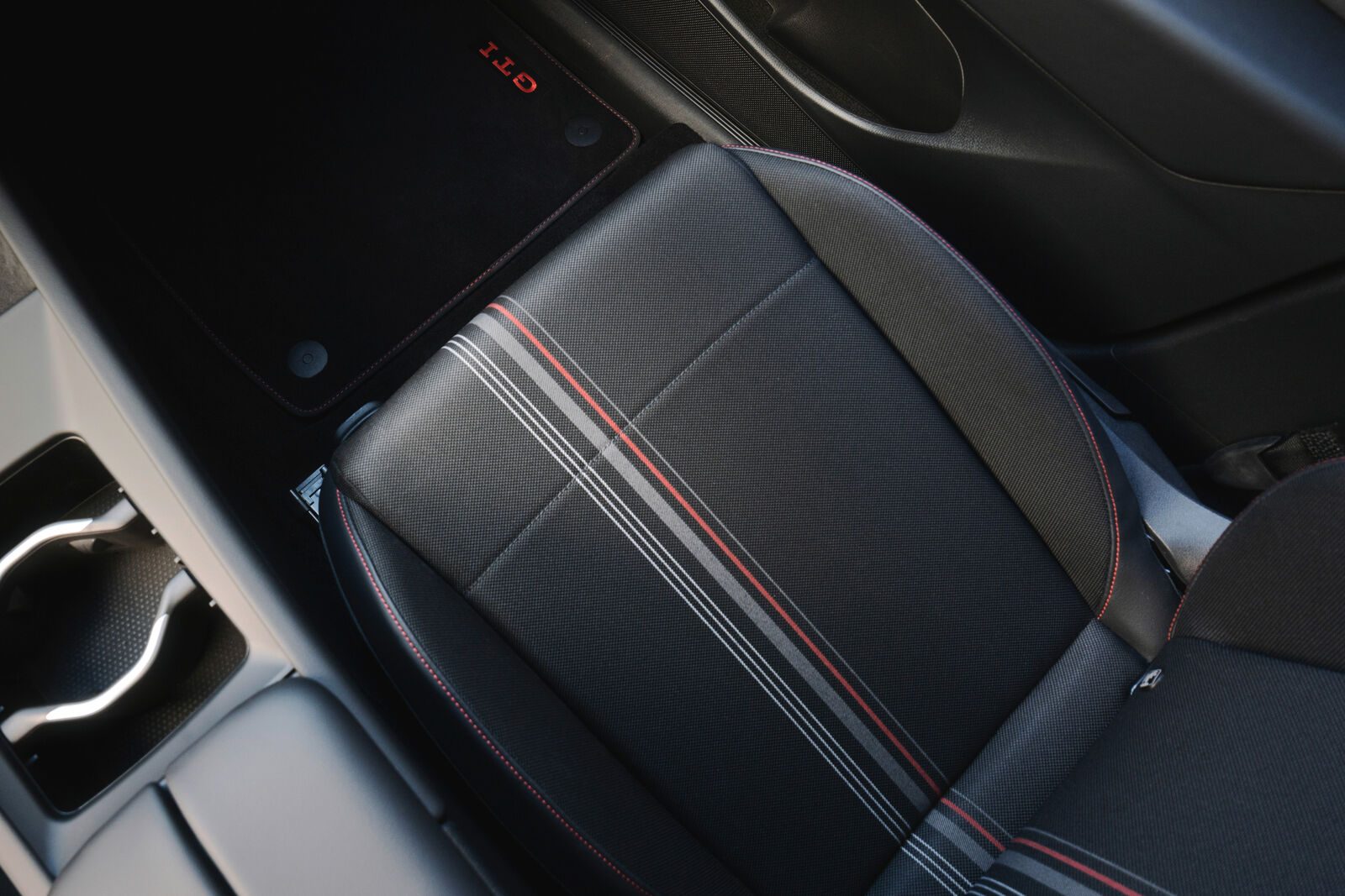 Volkswagen ID.3 GTI Global 2027 - interior, front seat detail, Europe market