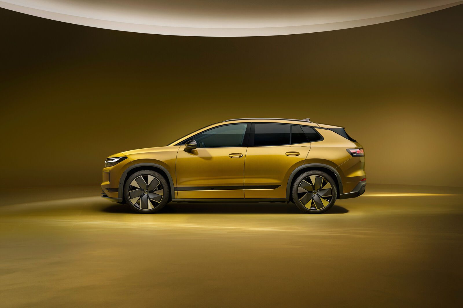 Volkswagen ID. Tiguan Global 2027 - exterior, side view, Europe market