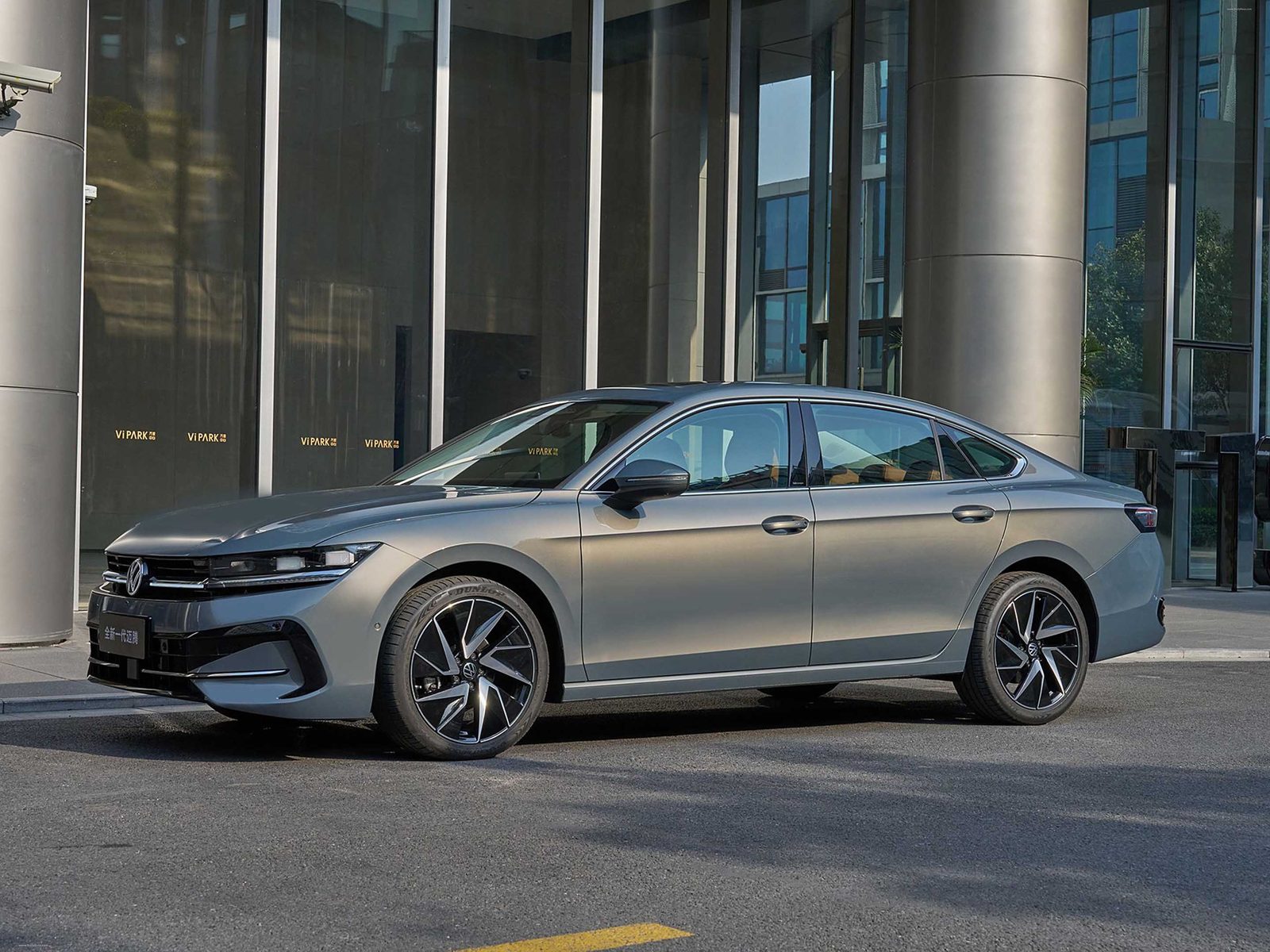 Volkswagen Magotan PHEV China 2026 — экстерьер, side front, рынок internal_mvp